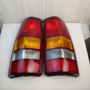 99-02 Silverado 99-07 GMC Sierra Tail light Assemblies Pair OEM RH LH Set